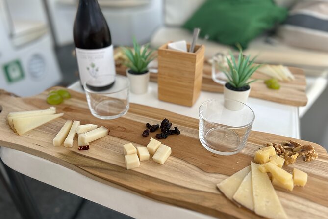 1h Boat Trip + 2h Dockside Local Wine & Food Tasting - Price and value: does $78.09 make sense for what’s included?