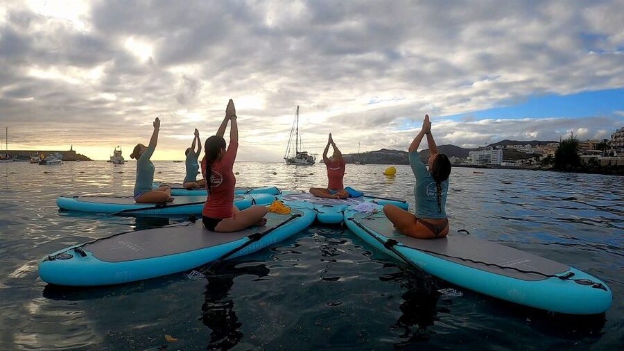 Arguineguín: Stand-up Paddleboard Yoga Class with Instructor - What the SUP yoga class feels like, balance plus breath plus focus