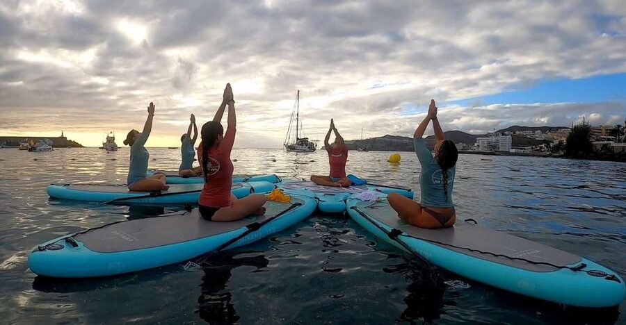 Arguineguín: Stand-up Paddleboard Yoga Class with Instructor - What to bring, and how to avoid the slippery-suit problem