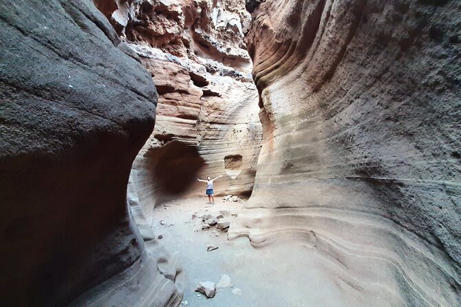 Barranco de las Vacas, caves & village by Sky Rebels local guides - Stop 2: Montana de Agüimes and the secret cave experience