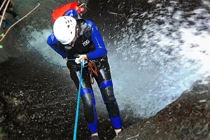 CANYONING aquatic and fun route in Gran Canaria - Dry canyoning in Telde: hike in, 9 meter abseils, and lava layer spotting