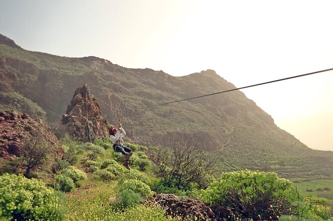 Climbing + Zipline + Via Ferrata + Cave. Adventure route in Gran Canaria - The short hike at the start, and why it matters