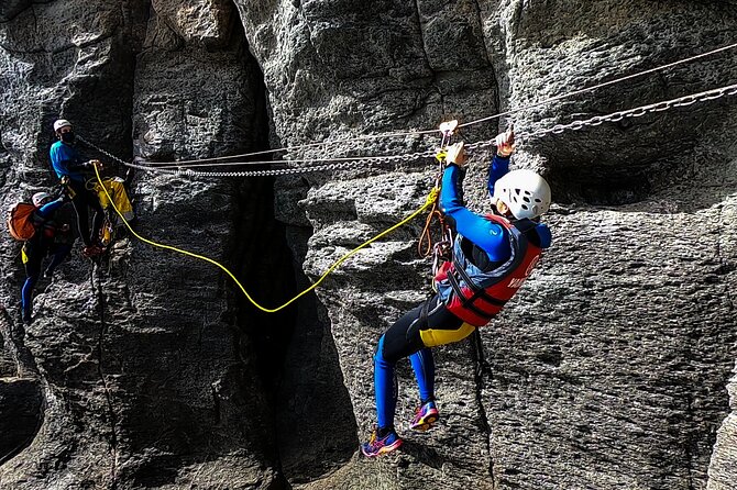 Coastering in Gran Canaria (Aquatic Route in the ocean cliffs) - Natural pools and sea jumps: the best kind of ocean time