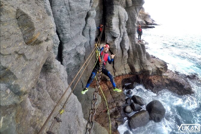 Coastering in Gran Canaria (Aquatic Route in the ocean cliffs) - Snacking and pacing: why the half-day format works