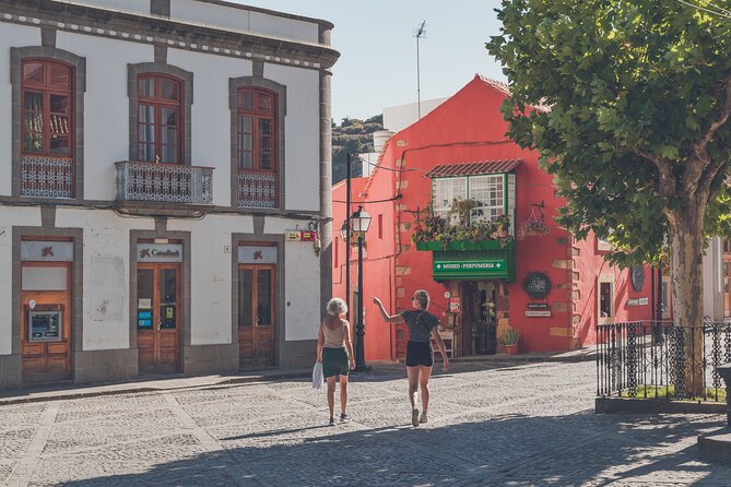 Custom Private & VIP Highlights Tour of Gran Canaria - Cruz de Tejeda: pines, almonds, and a snack stop