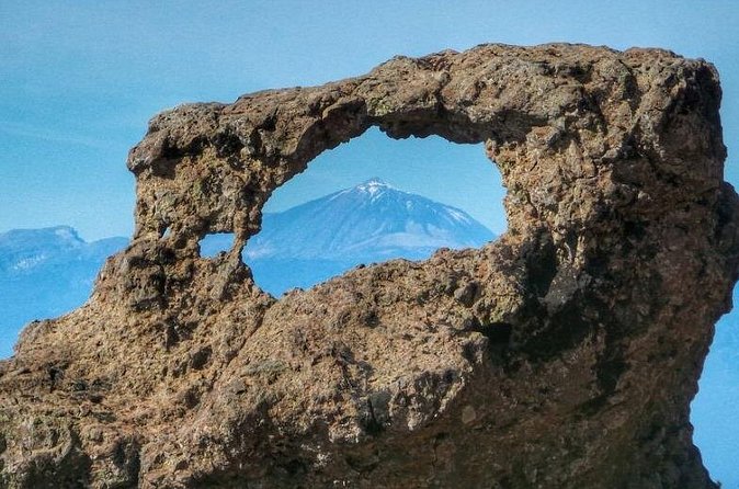 Excursion to the center of the island Gran Canaria - Cruz de Tejeda: 17th-century marker and the center of the island