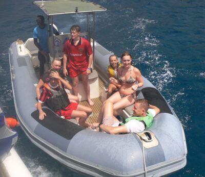 Boat trip along the coast w/ Food & Drinks