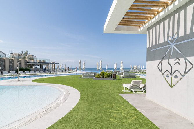 Full Day Ticket at Perchel Beach Club with Lunch - The pool day experience: infinity views, hammocks, and the solarium rhythm