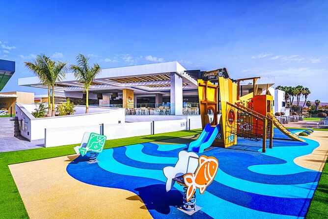 Full Day Ticket at Perchel Beach Club with Lunch - Family-friendly comfort and the small stuff that affects mood