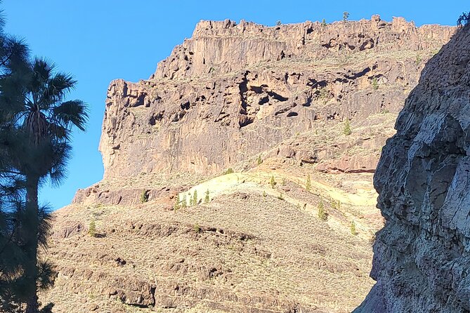 Full Private Tour of Gran Canaria with Natural Pools - Stop 2: Los Azulejos de Veneguera, volcanic layers turned into color bands