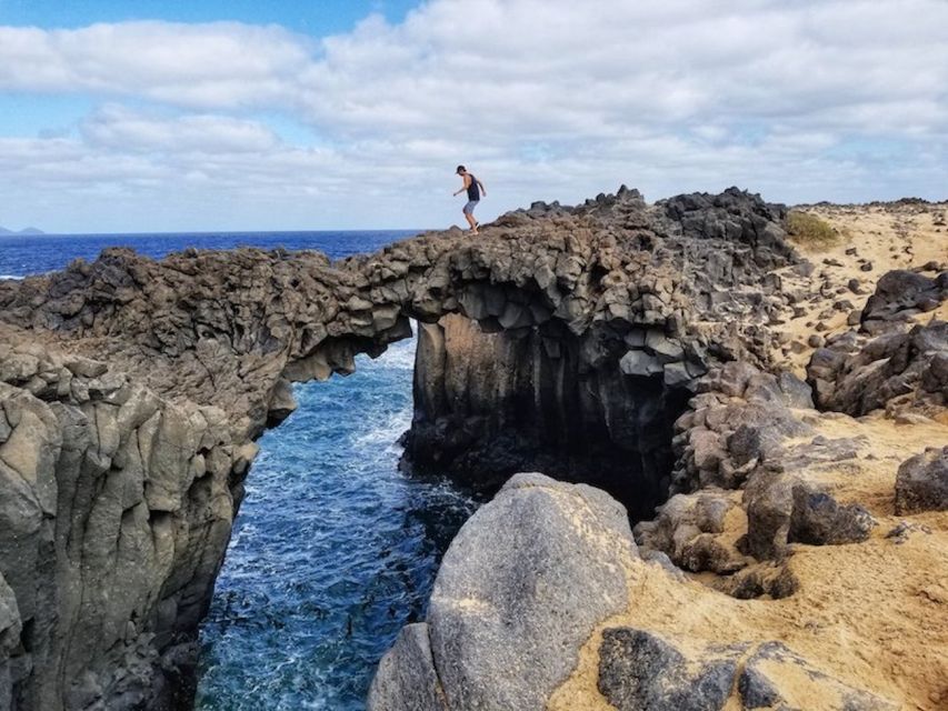 Graciosa Island: Jeep Safari Playa De las Conchas - Caleta de Sebo start: where your Jeep Safari begins