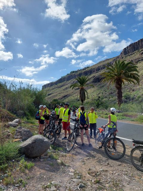 Gran Canaria: 4 Hour - 7 Day E-Bike Rental 80km battery life - Getting Set Up Fast: Map, Phone Holder, and the USB Charging Detail