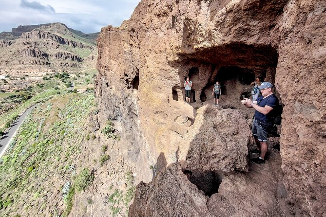 Gran Canaria Cave, Oasis, Red-gorge Adventure & cosy Picnic - Temisas: quiet Canarian life among olive trees