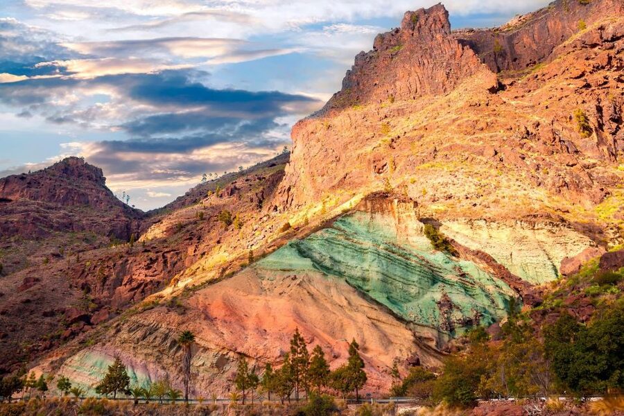 Gran Canaria: Full-Day Island Sightseeing Coach Tour - Rainbow Rocks at Los Azulejos de Veneguera