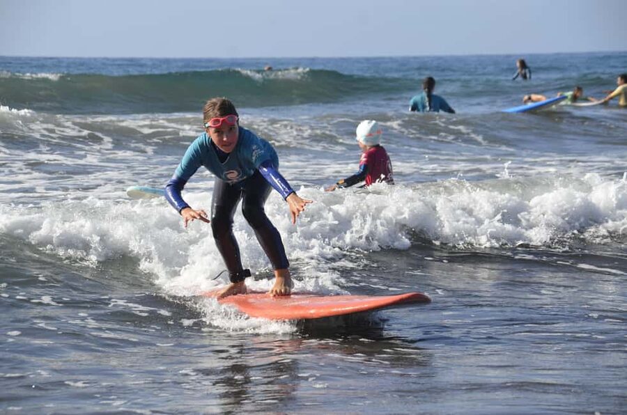 Gran Canaria: Kids & Teens Surf Lesson (8–16 yrs) - Languages and Communication: Spanish, Hungarian, English