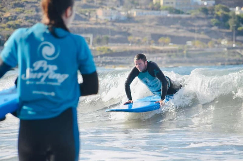 Gran Canaria: Playa del Inglés Girls' Surf Experience - The 4-hour flow, from Pro Surfing to catching your first waves