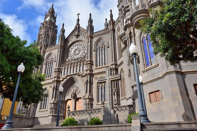 Guided tour: Discover Gran Canaria - Teror: Pilgrimage Village Views and Canarian Balconies