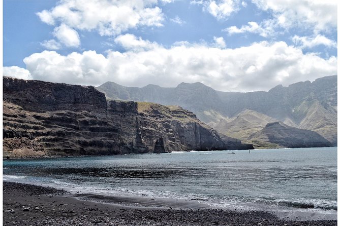 Half day to Bandama Caldera, Botanical experience & Wine-Tasting - Wine tasting at Bodega San Juan: red, white, and artisan cheese