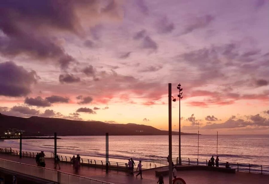 Las Palmas BEACH SUNSET: City Walking Tour - The Route: Harbour, Isleta, and Playa de Las Canteras (About 4 km, Flat-City Pace)