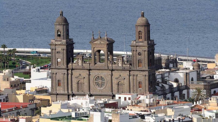 Las Palmas: City Highlights Guided Tour with Pickup - Hotel Pickup That Gets You In Position