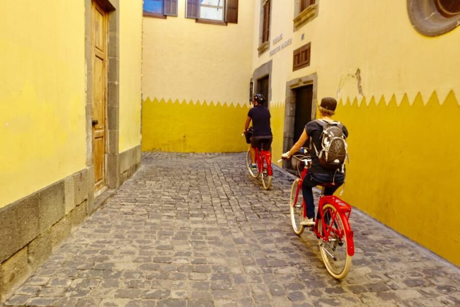 Las Palmas de Gran Canaria: Guided City Tour by Bike - Triana streets, British settlement hints, and Santa Catalina Park
