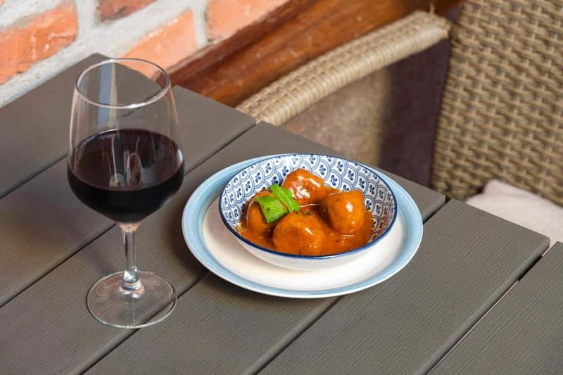 Las Palmas: Gourmet Tapas and Wine Tour in the Old Town - Stop-by-stop: what you’ll eat and how each place fits