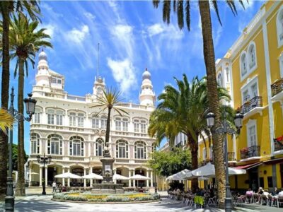 Las Palmas Historic Center: Self-Guided Tour + Casa Colón Ticket