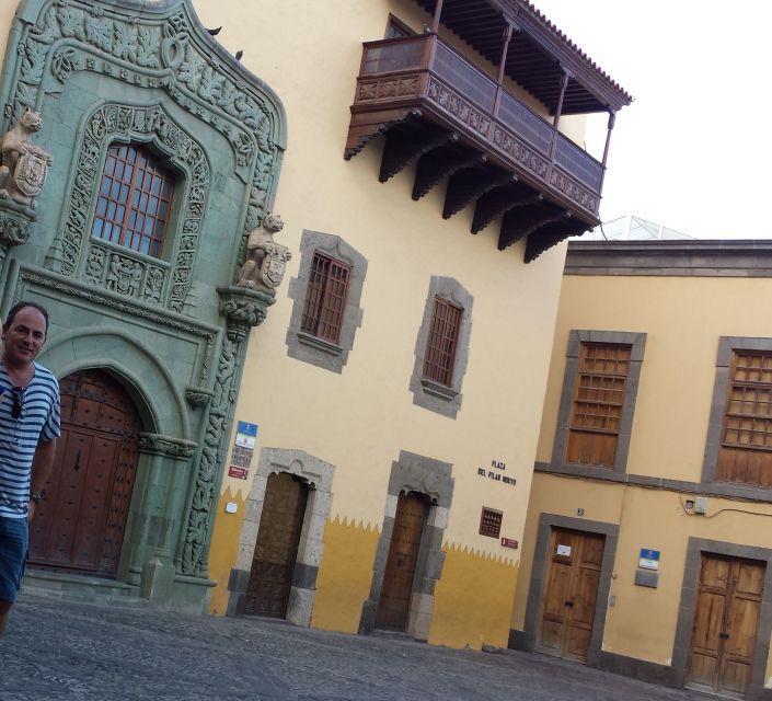 Las Palmas: Private Old City Guided Walking Tour with Tapas - Columbus House and the Cathedral: Key Landmarks Without the Time Sink