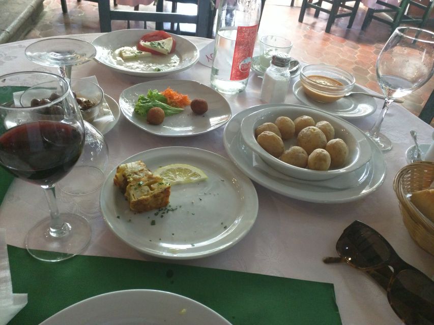 Las Palmas: Private Old City Guided Walking Tour with Tapas - What the 2.5 Hours Really Covers (And What It Does Not)