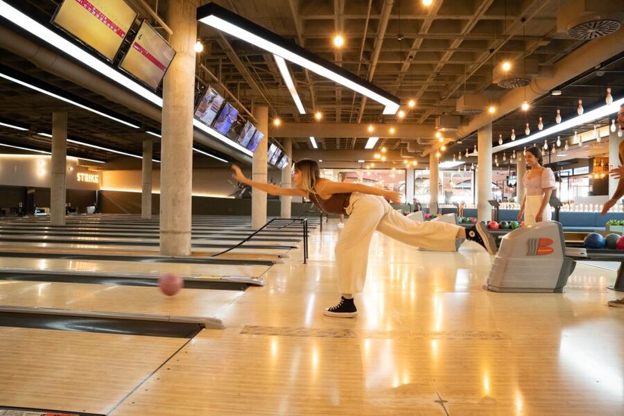 Maspalomas: Bowling Session Entry Ticket at Holiday World - Price and Value: Is It Worth Paying for the Pro Lanes?