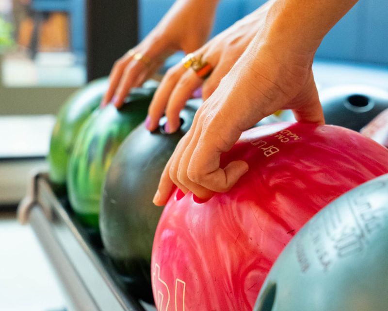 Maspalomas: Bowling Session Entry Ticket at Holiday World - Mr.Kale Food and Drinks, Plus a Fun Real-World Tip