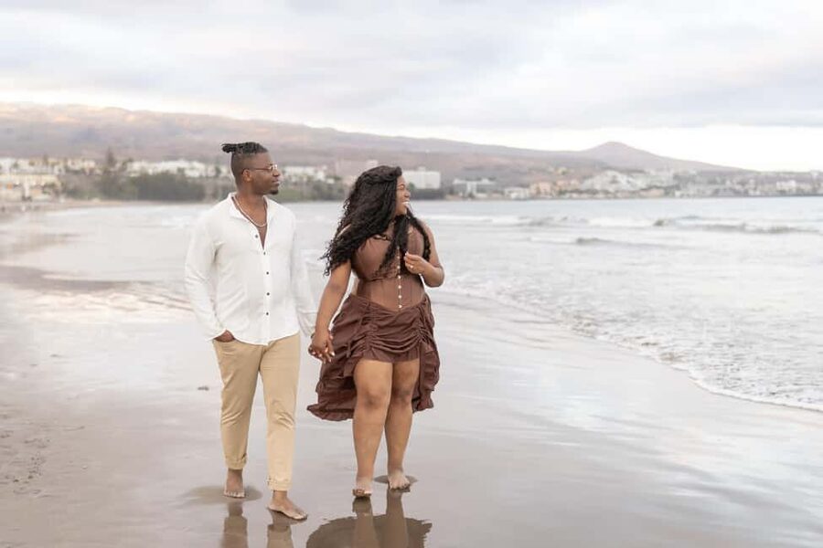 Maspalomas dunes: private photoshoot - Capture your moments - Playa del Inglés stop, where the session shifts from dunes to coastline