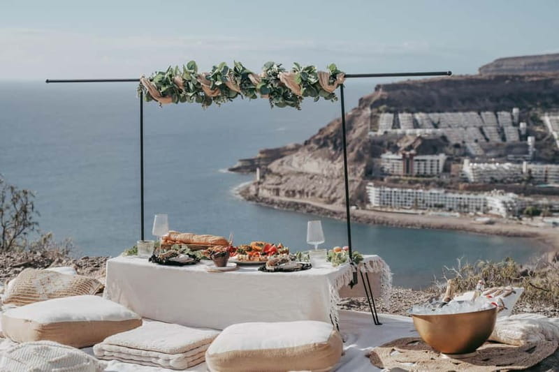 Maspalomas: Gran Canaria Picnic Experience - What you eat and drink: Canarian wine, sangria, and a real spread
