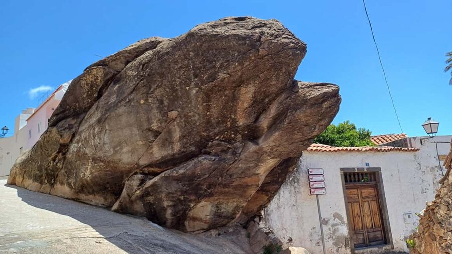 Maspalomas: Roque Nublo - hiking on volcanoes by Sky Rebels - Who This Tour Fits Best