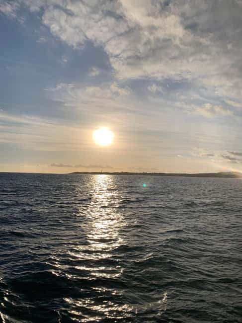 Maspalomas Sunset Sailing Experience - Sunset hour: course change, aperitif time, and the green ray hope