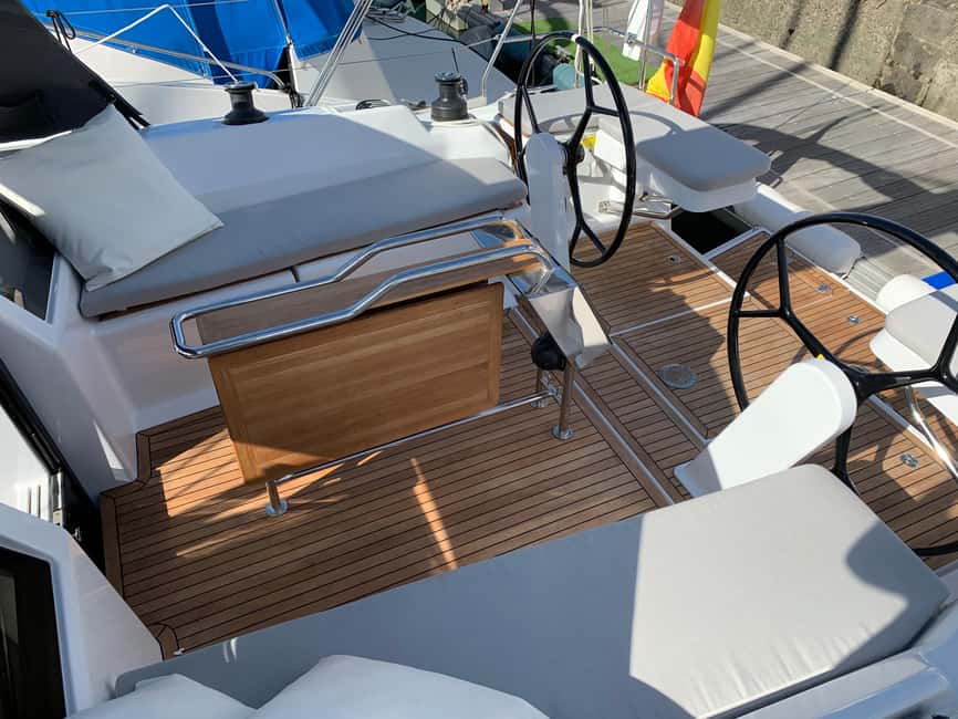 Pasito Blanco : Private sailing tour with food & drinks - Who this tour suits best (and who should skip it)