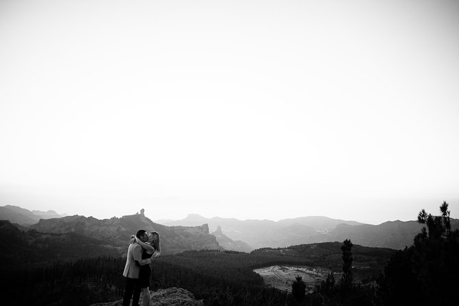 Photoshooting at Roque Nublo, Tejeda - Should You Book Jota Photographer’s Roque Nublo Sunset Session?