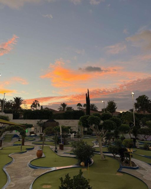 Playa del Inglés: Minigolf Taidia - Seating and cold drinks: comfort that helps you finish strong