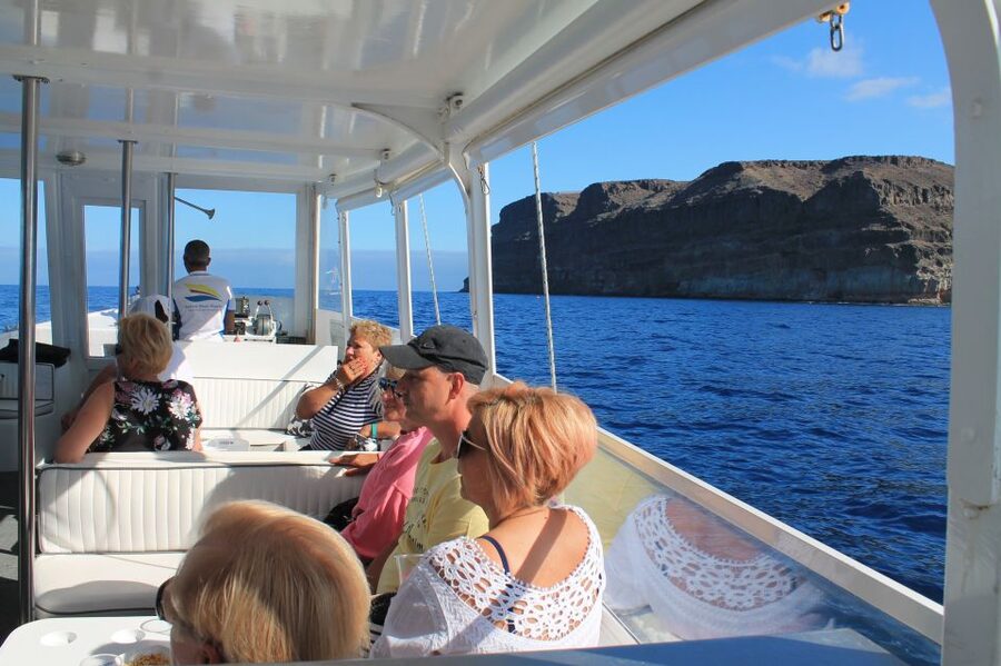 Puerto de Mogan: Boat and Snorkeling Trip - Snorkeling gear, towel rules, and what to pack