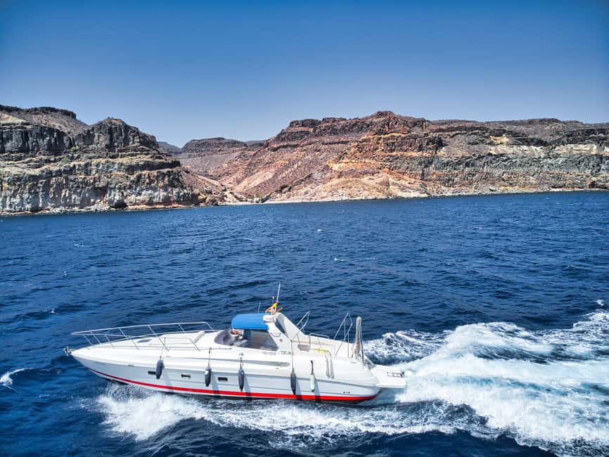 Puerto de Mogán: PRIVATE yacht for up to 9 people - The water activities window: snorkeling gear and paddle surfing