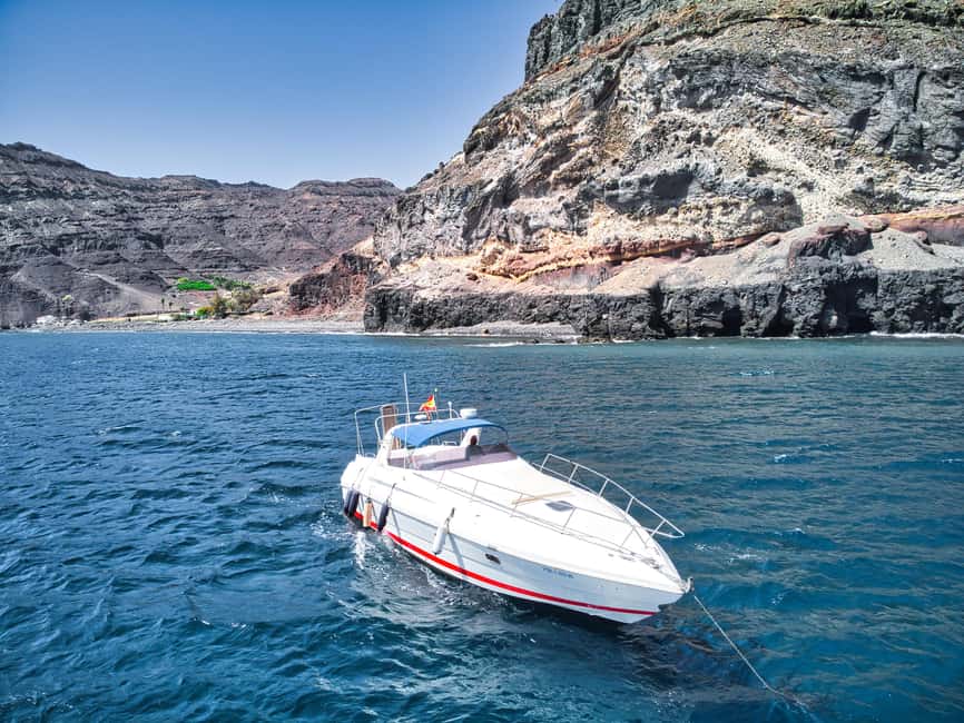 Puerto de Mogán: PRIVATE yacht for up to 9 people - Champagne, unlimited drinks, and lunch that keeps the day on track