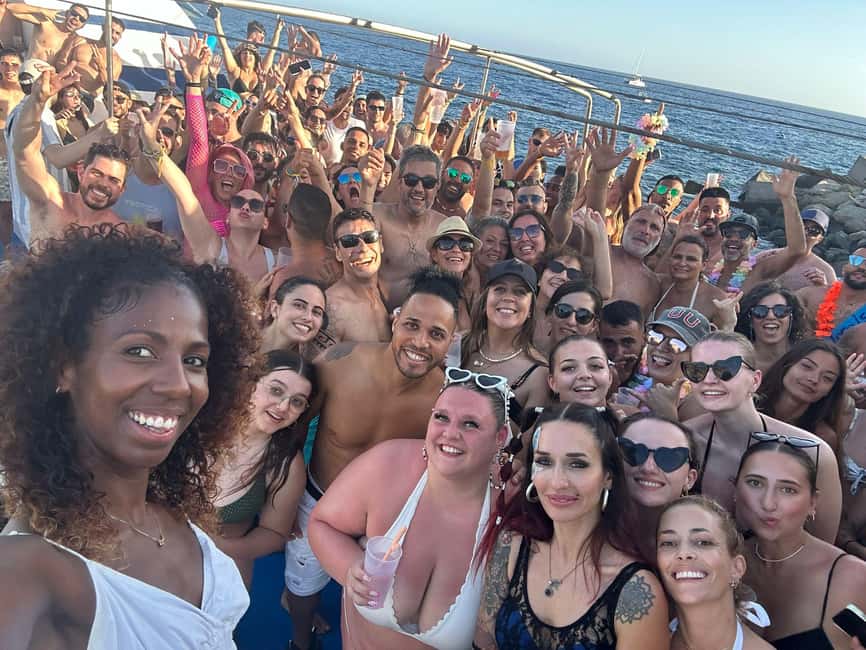 Puerto Rico, Las Palmas: Boat Party - Extra thrills on board: jetski and parasailing