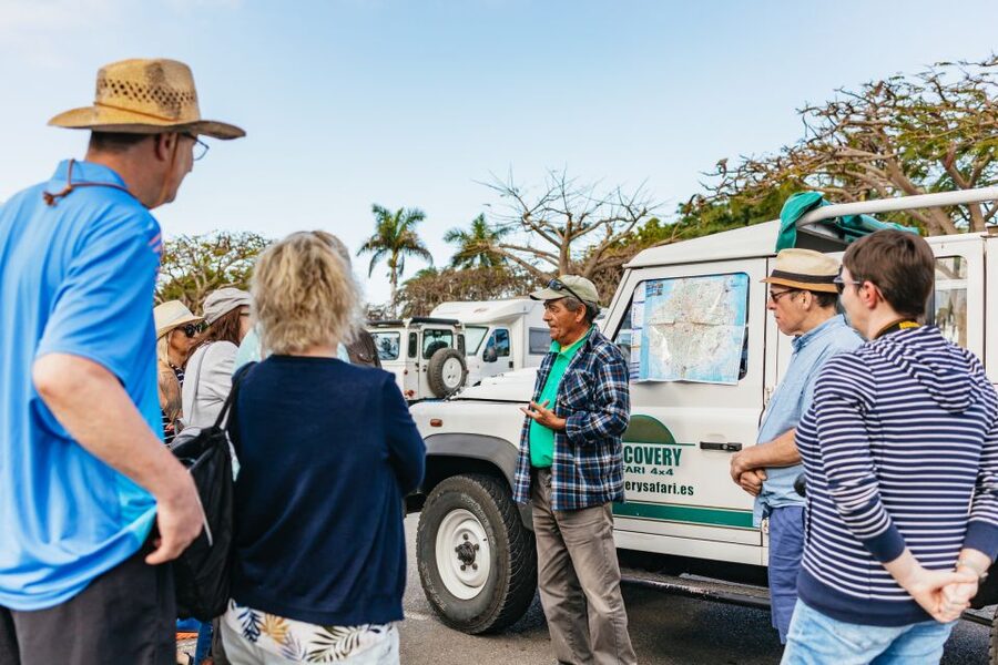 South Gran Canaria: Off-Road Valleys & Villages Jeep Tour - San Bartolomé de Tirajana: coffee time and a historic church visit