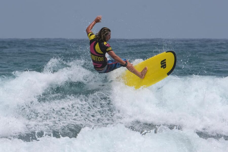 Surf lessons in Las Canteras Beach - How the 2 hours usually feel in real life