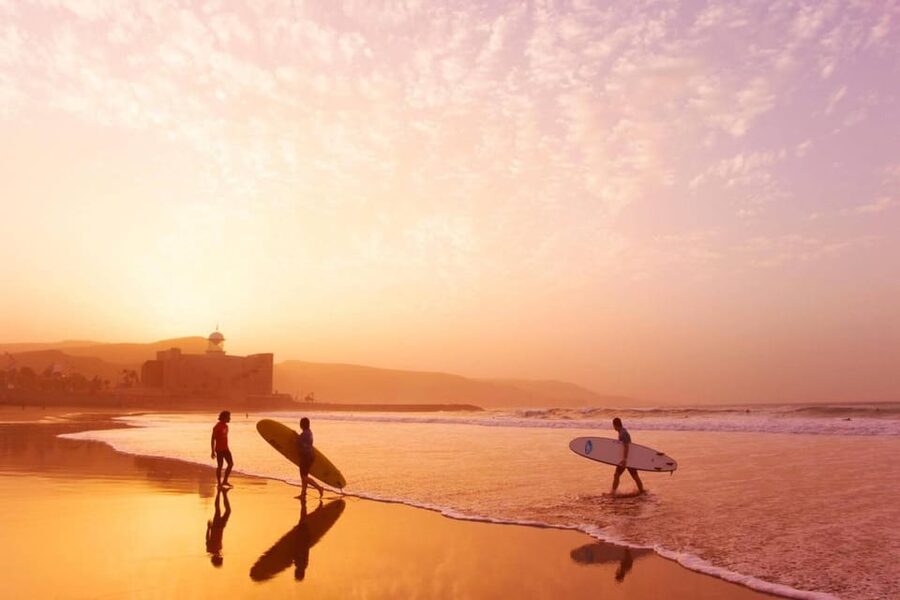 Surf lessons in Las Canteras Beach - Coaching you can trust: patient, clear, safety-driven