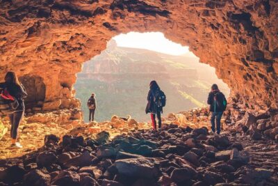 The Red Canyon Tour – Small Group Trip with Local Food Tasting ツ
