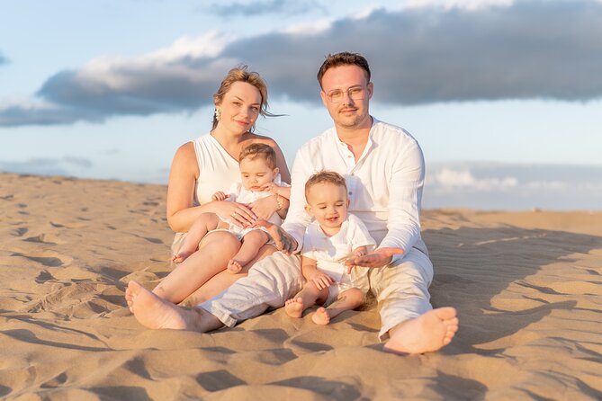 Vacation Photoshoot in Maspalomas - 100 HD photos - Language and Comfort: English Guidance That Still Feels Human